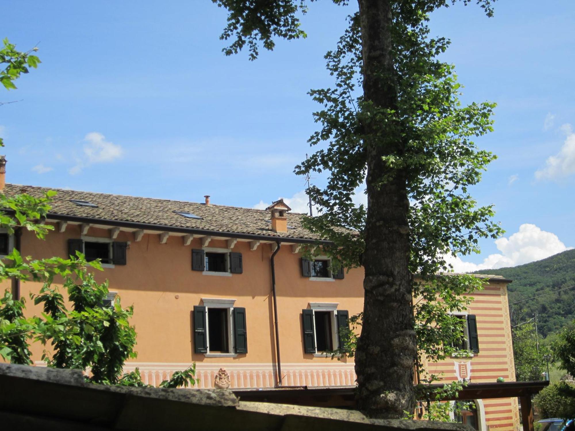 Albergo Al Platano Caprino Veronese Exterior photo