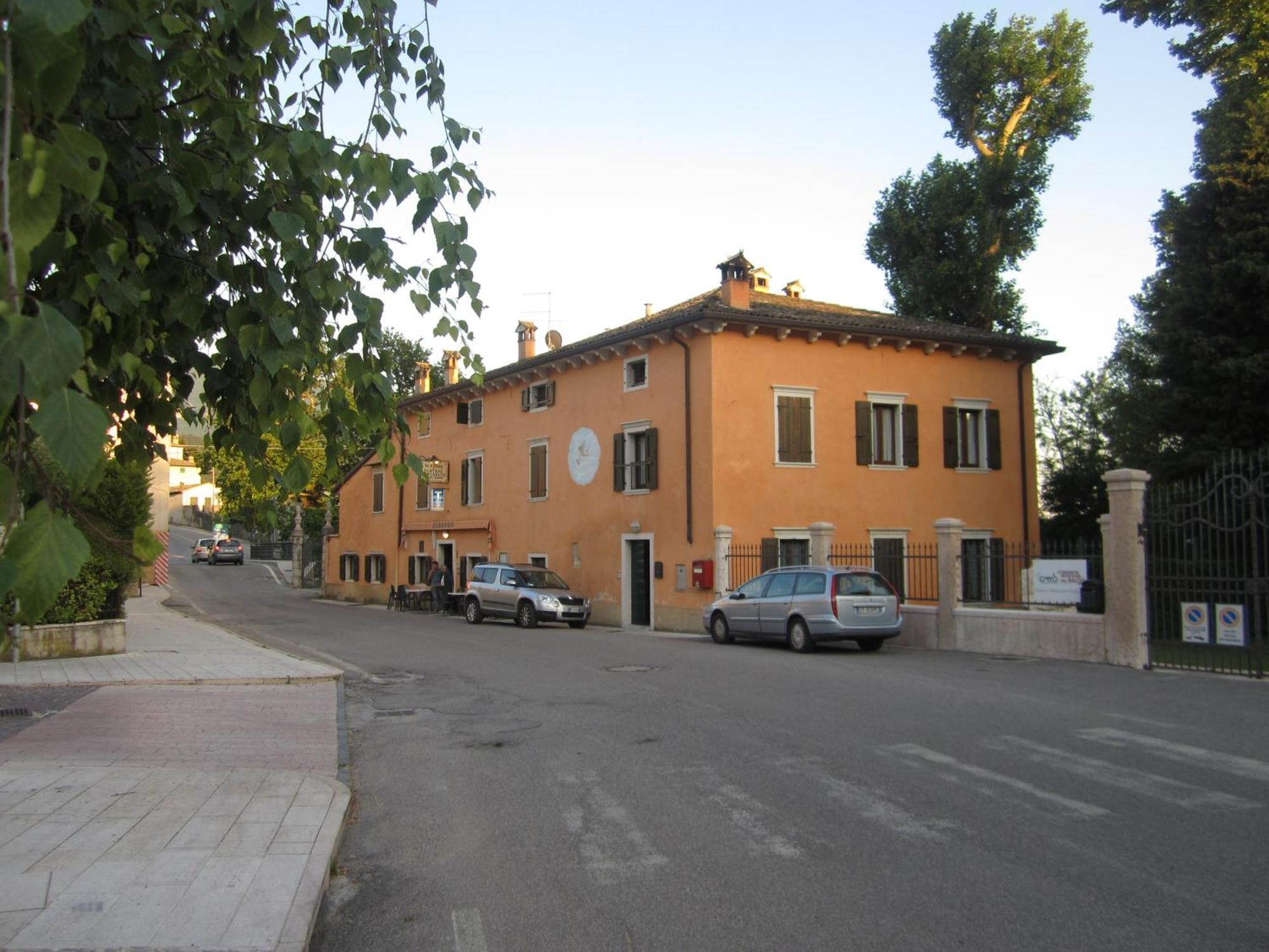 Albergo Al Platano Caprino Veronese Exterior photo